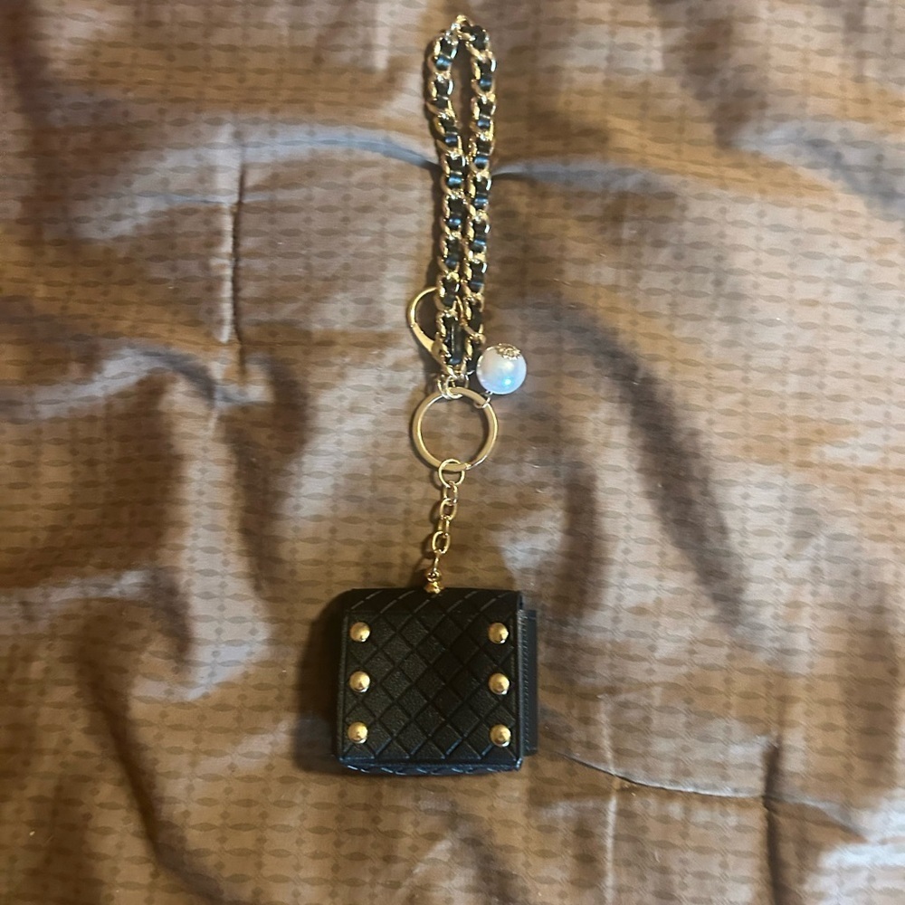 Elegant Black Key Holder with Gold Accents - Picture 2 of 4